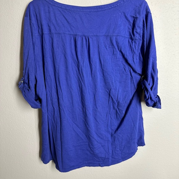 Half button up cropped sleeve top - Picture 3 of 3